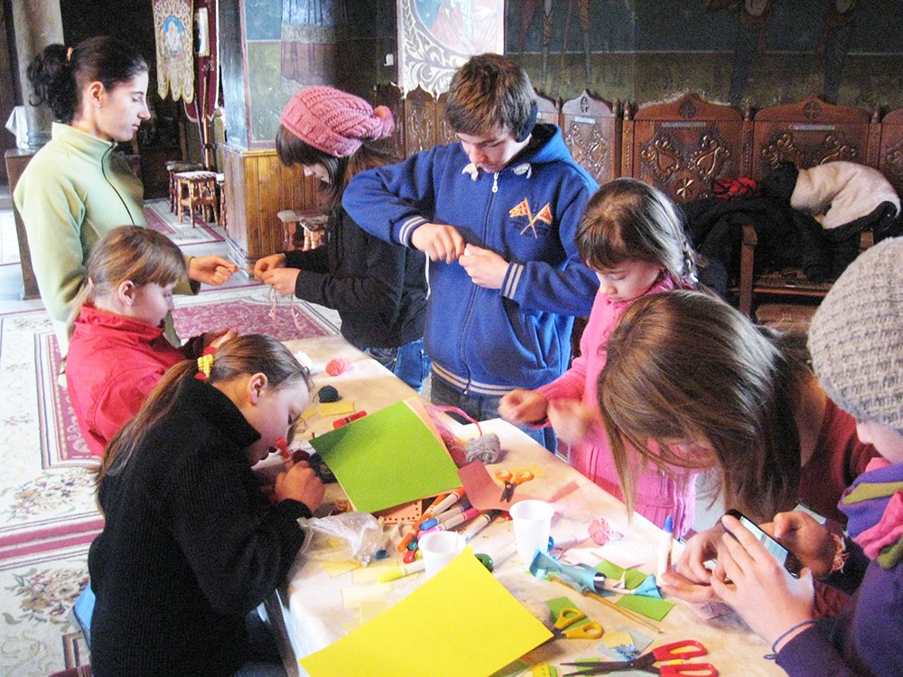 Mărţişorul tradiţional încreştinat prin dăruire la Parohia Teşila I 87440