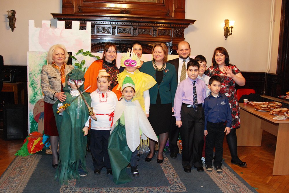 Un mărţişor oferit de copiii români din Istanbul 87416