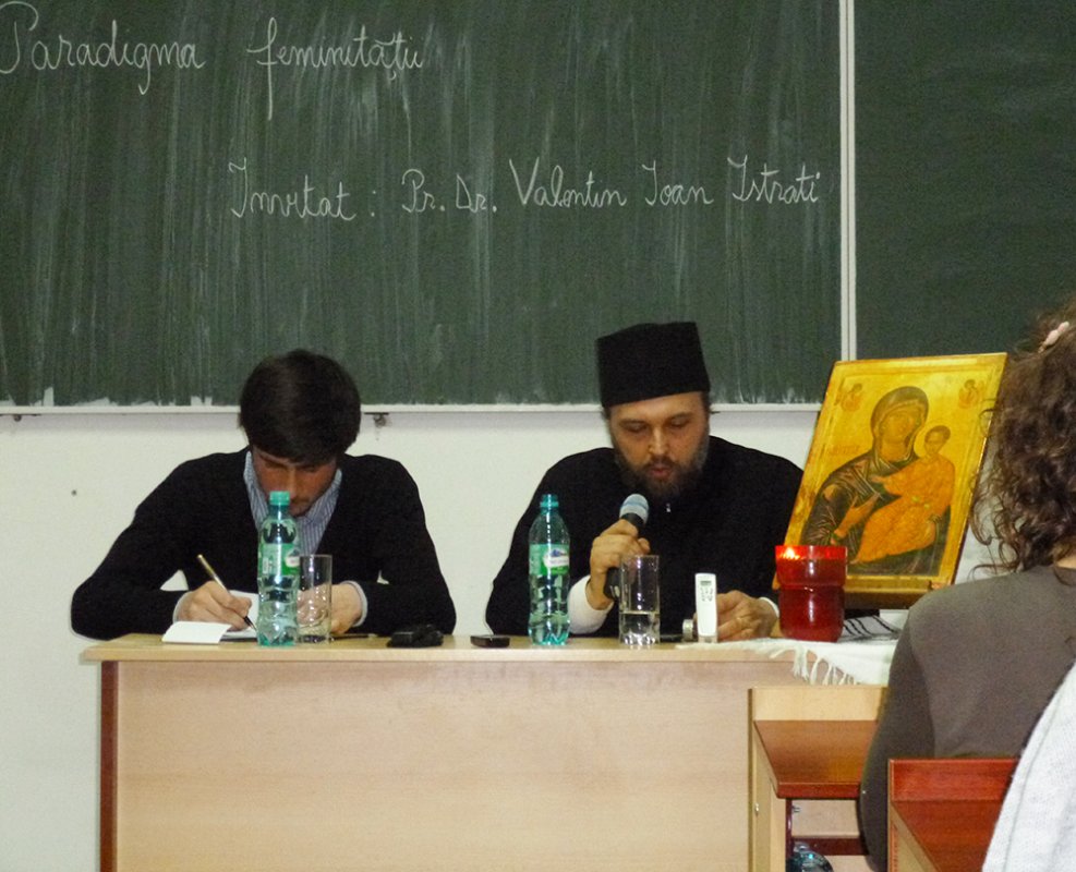 „Paradigma desăvârşită a feminităţii este Maica Domnului“ 87321