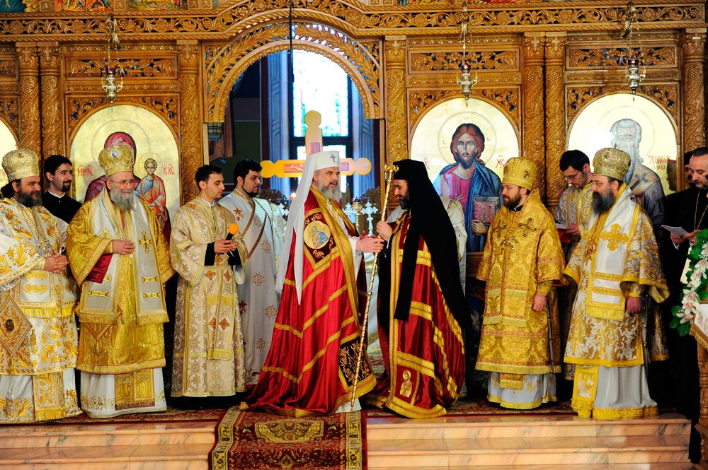 Credincioşii buzoieni şi vrânceni şi-au primit noul arhipăstor 87306