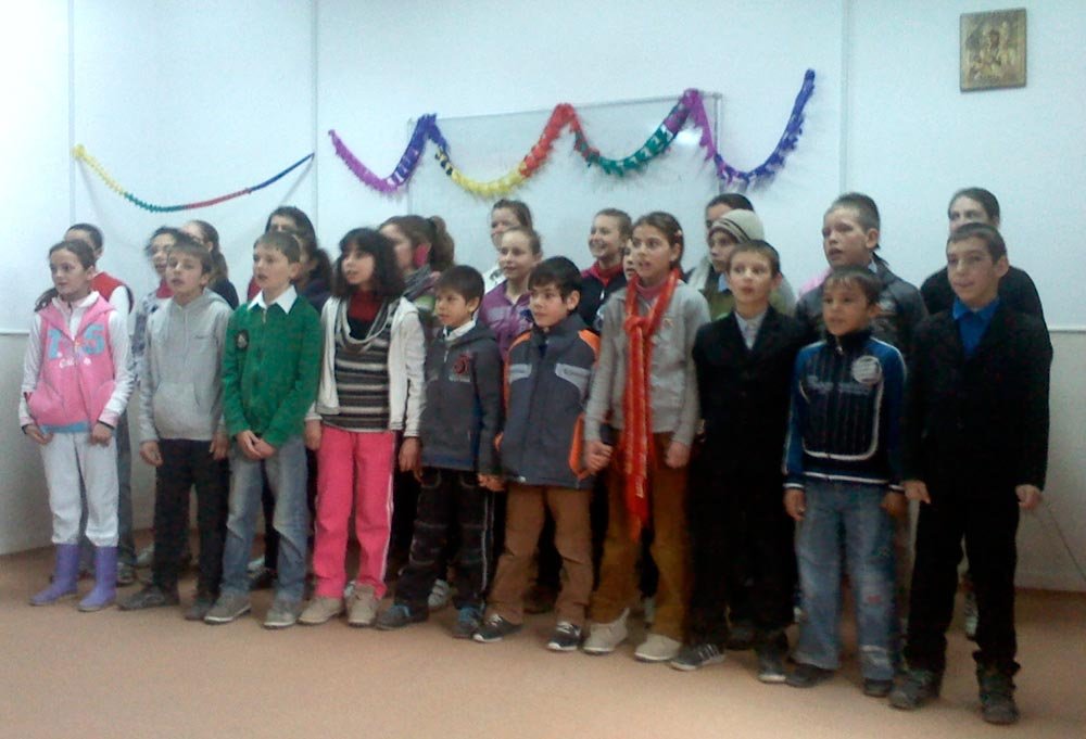 Moment artistic la Fundaţia „Solidaritate şi Speranţă“ 87298