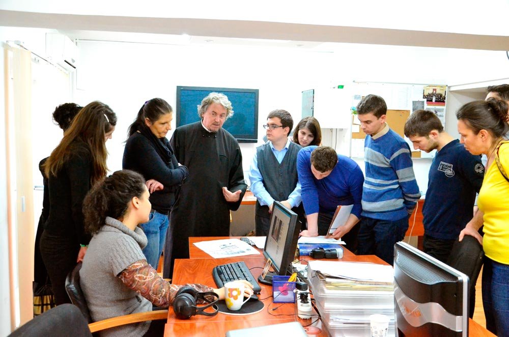 Curs de comunicare mediatică în redacţia Ziarului Lumina 87236