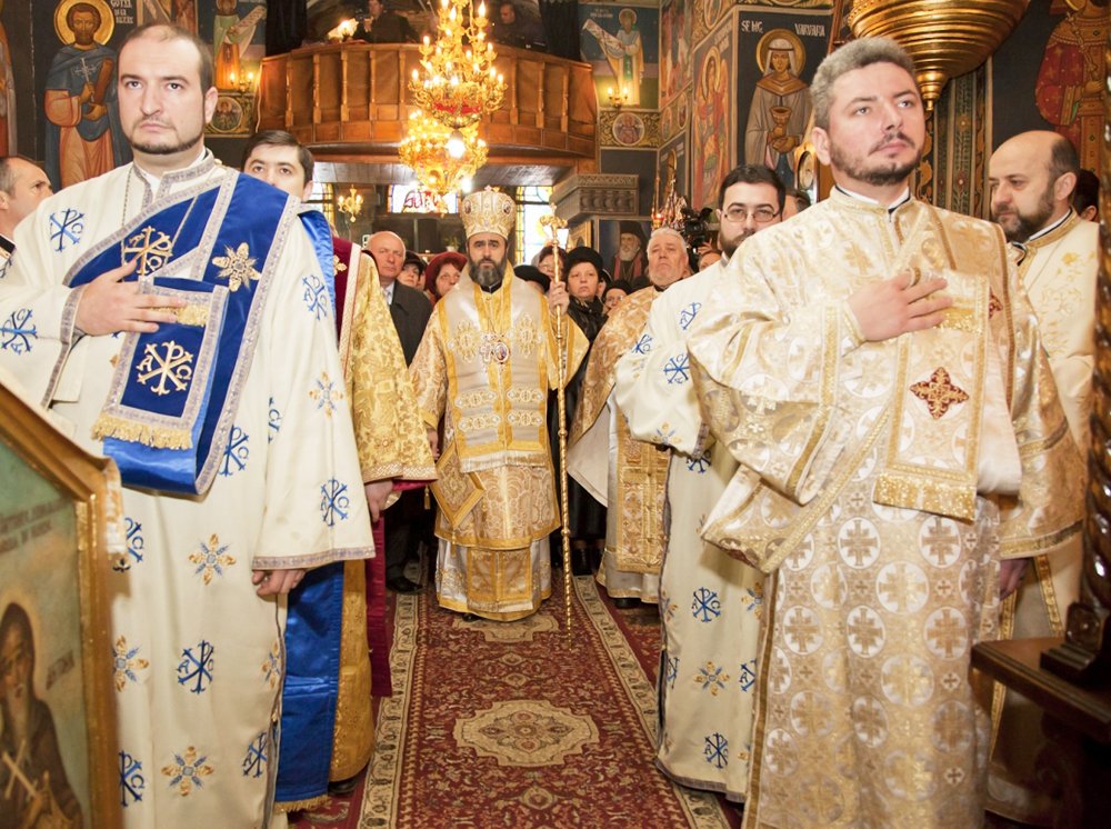 Primire călduroasă a IPS Ciprian în Vrancea 87155