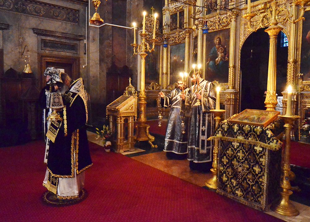 Străfulgerări ale luminii pascale în Liturghia Darurilor înainte sfinţite 87085