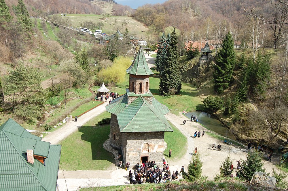 Trei pelerinaje pentru luna aprilie 87096