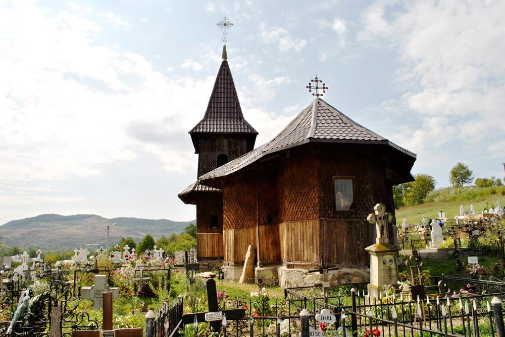 Trista poveste a bisericuţei din Luminiş 87004