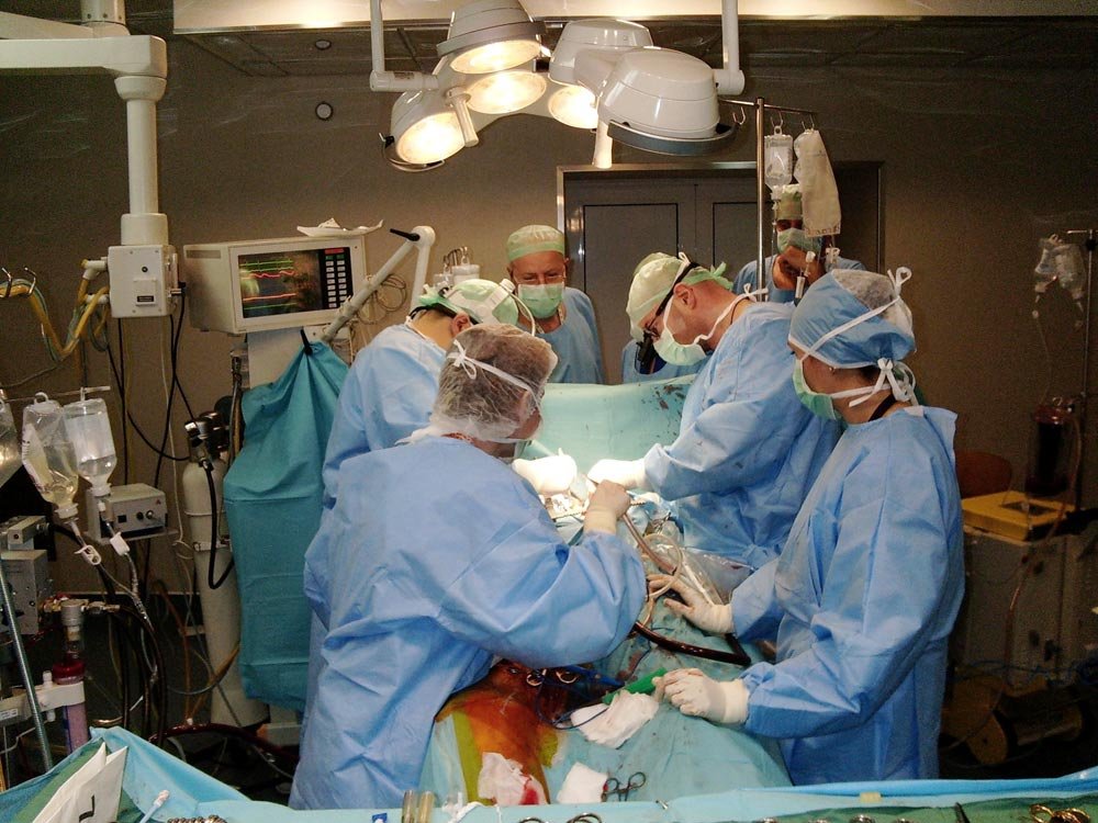 Operaţie de refacere a maxilarului în premieră în România 86970