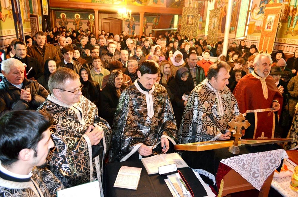 Sfântul Maslu în parohiile hunedorene 86973