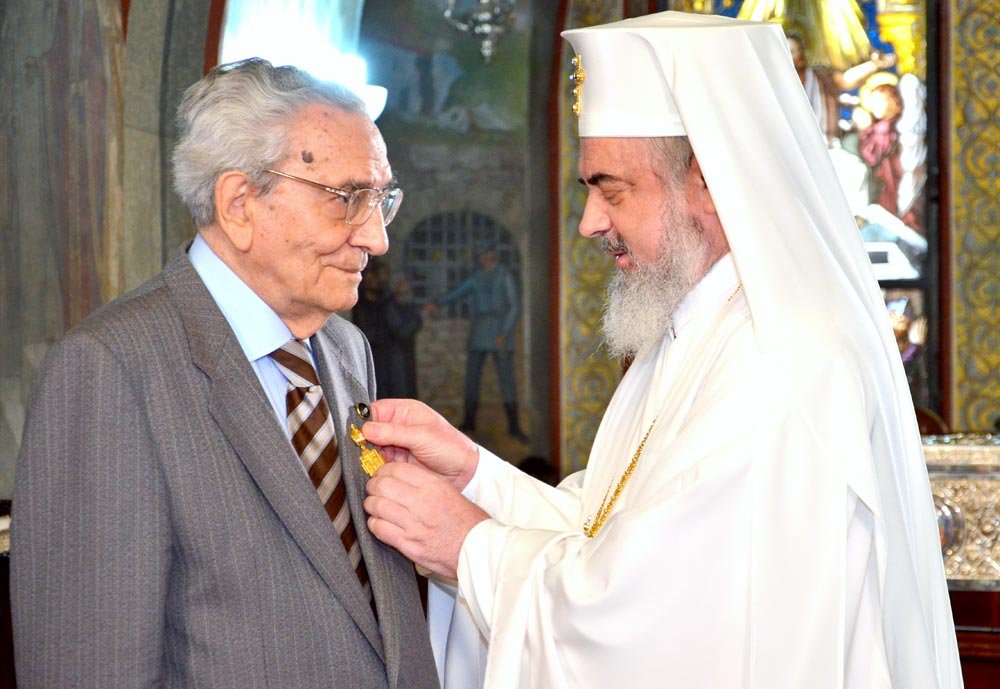 Distincţie bisericească pentru muzicologul Viorel Cosma 86928