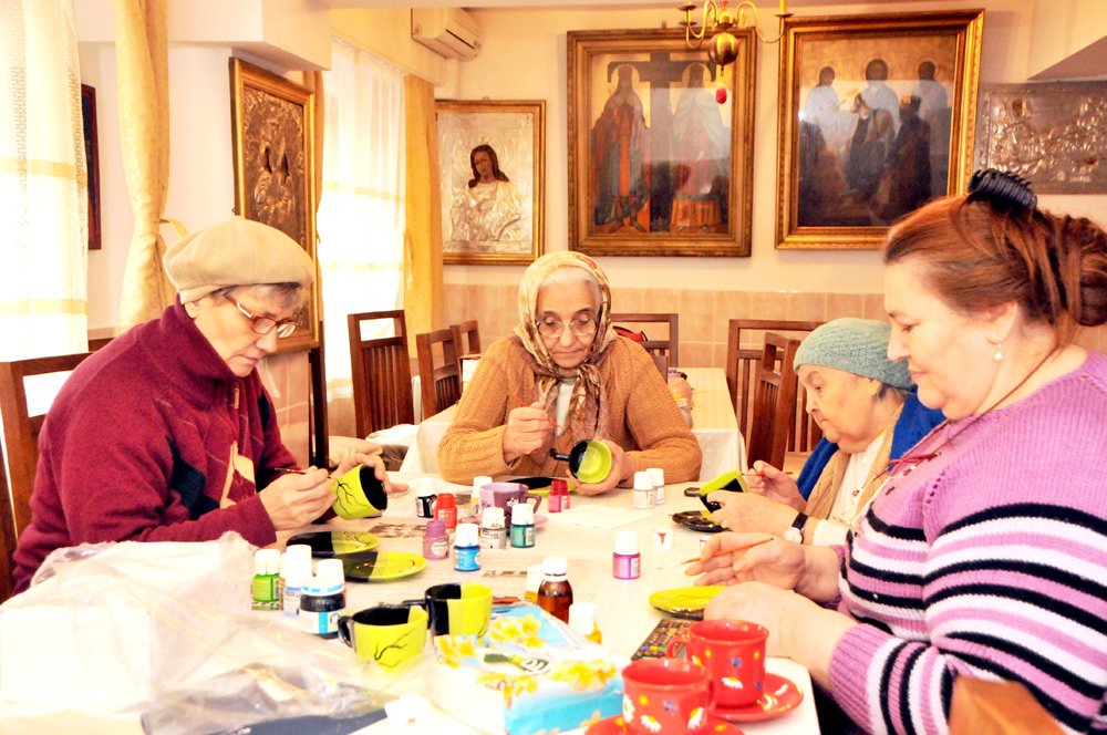 O familie nouă pentru 23 de bătrâni 86903