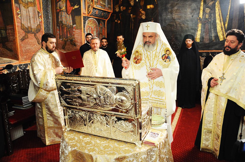 Nouă raclă pentru moaştele sfinţilor ocrotitori 86887