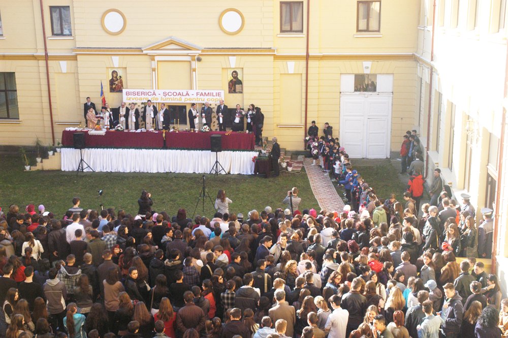 Binecuvântare arhierească la Colegiul „Ferdinand I“ din Bacău 86855