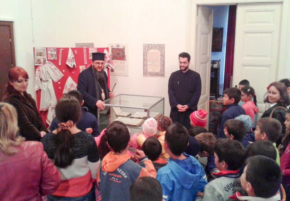 240 de elevi în vizită la sediul Episcopiei Giurgiului 86816