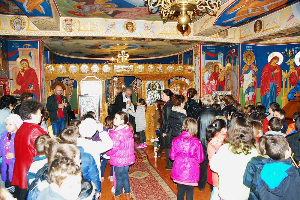 „Pentru ei, biserica este locul lor de linişte“ 86757