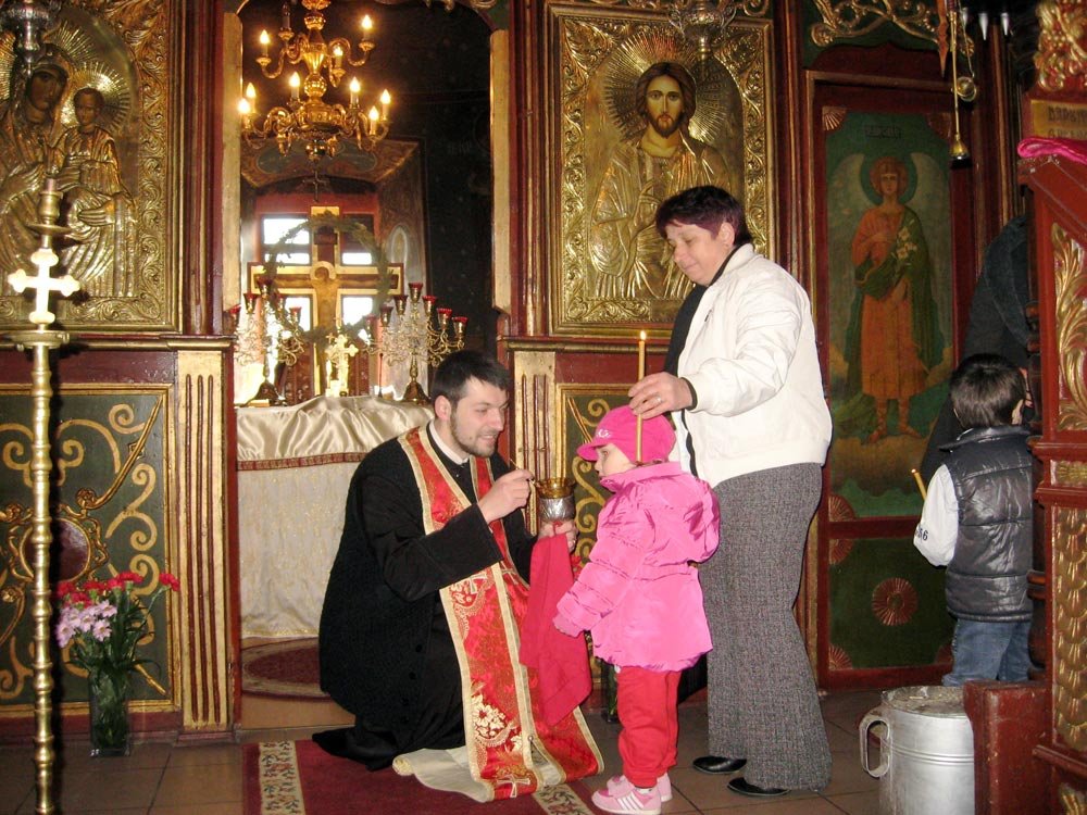 Peste 50 de copii s-au împărtăşit săptămâna trecută la Teşila  86732