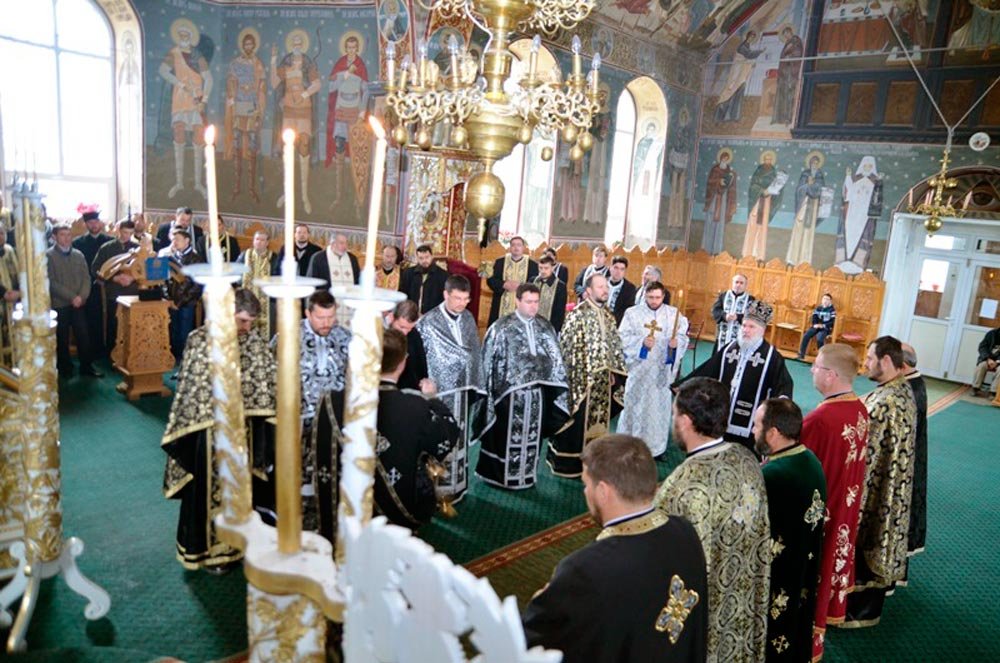 Preoţii din Protoieria Niculiţel, în şedinţă de lucru 86704