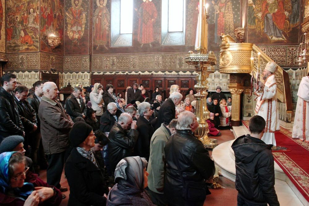 Activităţi social-filantropice în Duminica Sfintei Cruci 86699