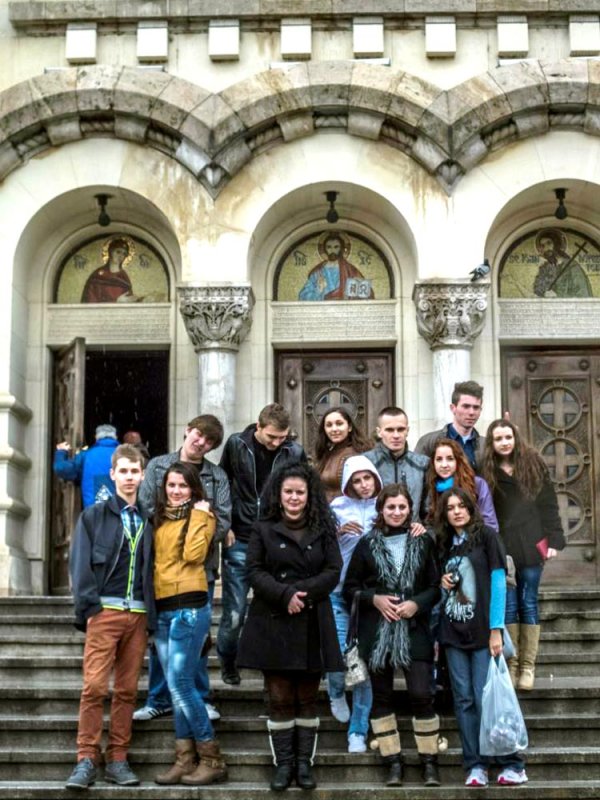Elevii gorjeni în pelerinaj prin România 86686