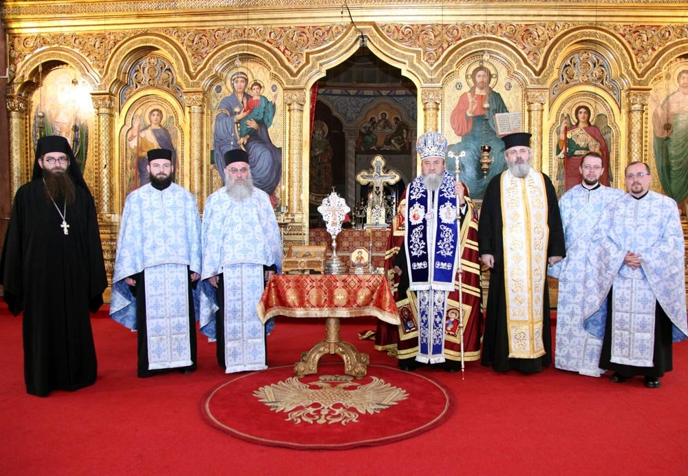 Cinstitele odoare au fost duse în Grecia 86640