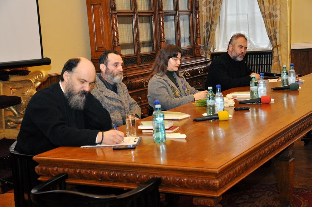 „Mi-am spus că trebuie să caut o poezie prin care să iasă viaţă, şi aşa am găsit Ortodoxia“ 86595