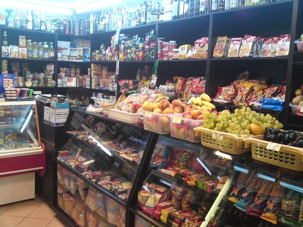 Două treimi dintre români cumpără doar strictul necesar 86564