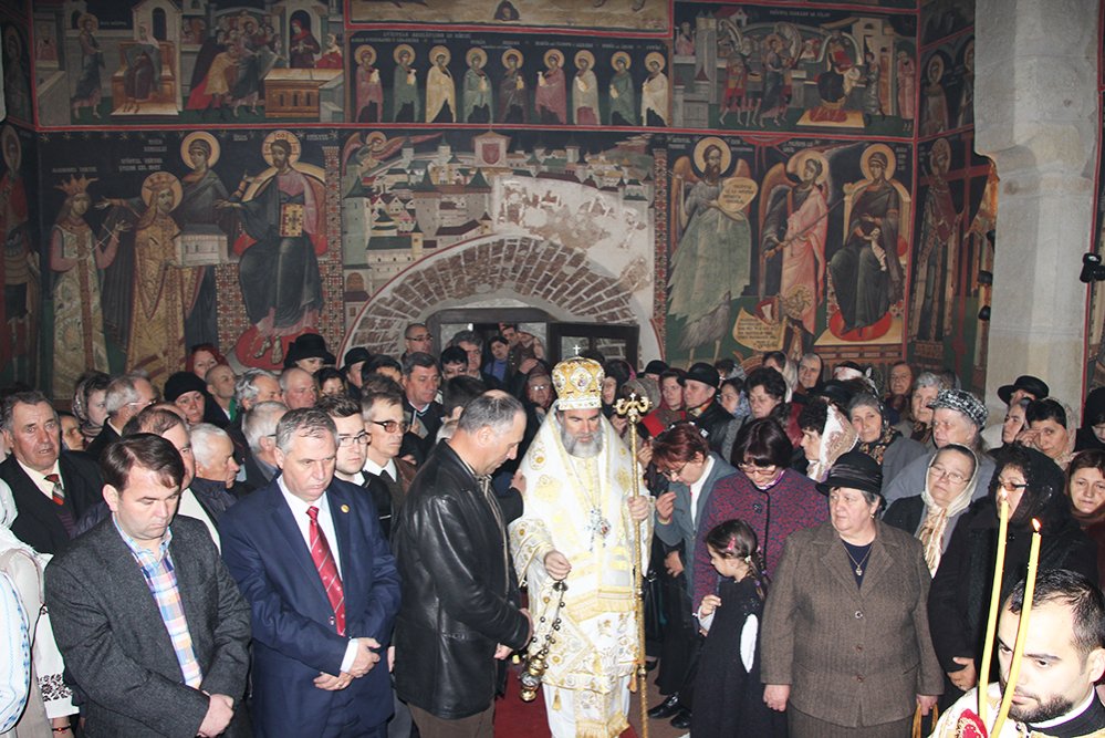 Liturghie arhierească în Protopopiatul Oneşti 86570