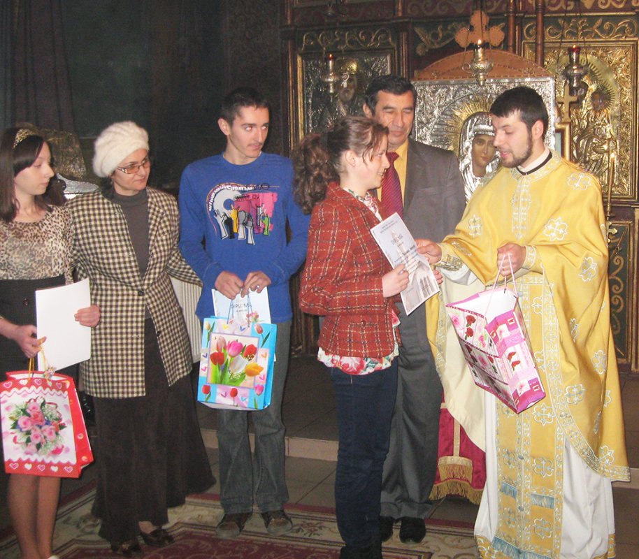 Elevi olimpici premiaţi la Parohia Teşila I, Protoieria Câmpina 86545