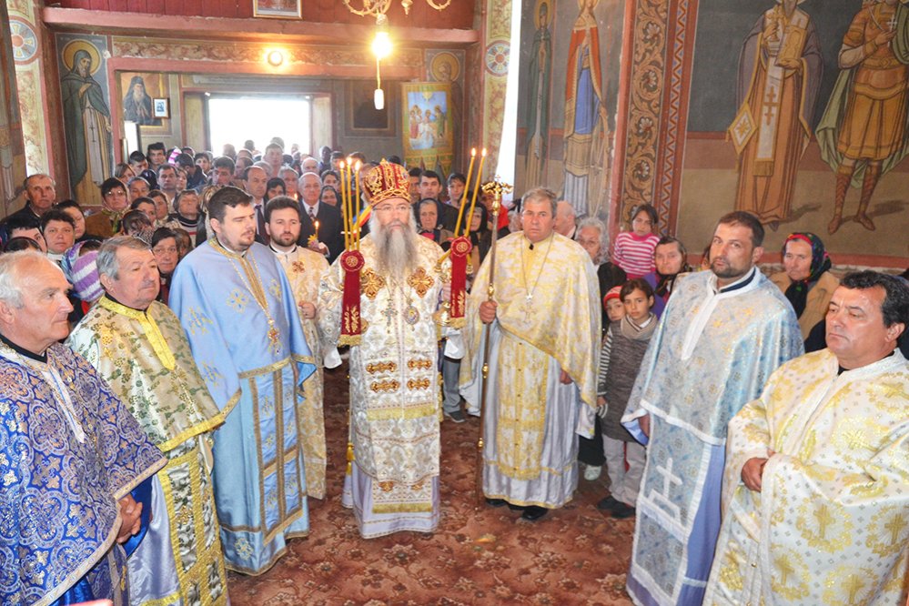 Slujire arhierească în parohia mehedinţeană Valea Marcului 86551