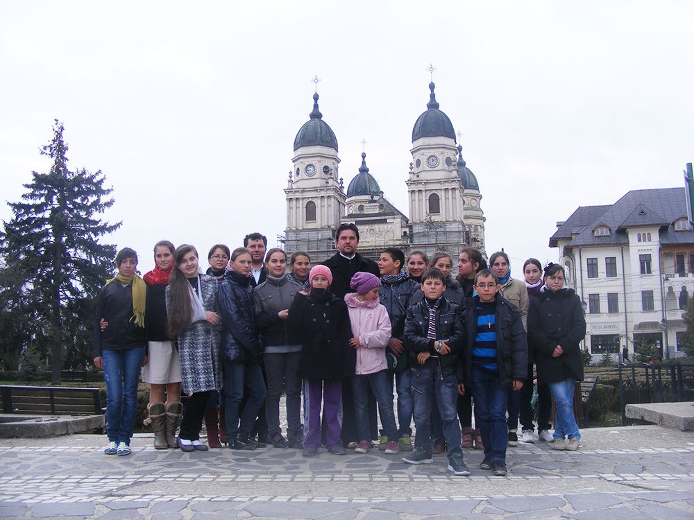 Micii pelerini de la parohia Coarnele Caprei 86514