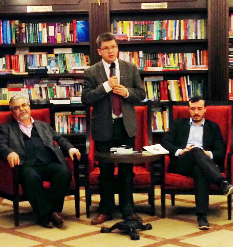 Mihail Neamţu şi-a lansat, la Iaşi, volumul „Credinţă şi raţiune. Dialoguri, contradicţii, împăcări“  86491