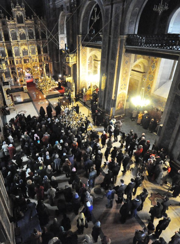 Numeroşi credincioşi la Denia Canonului cel Mare 86490