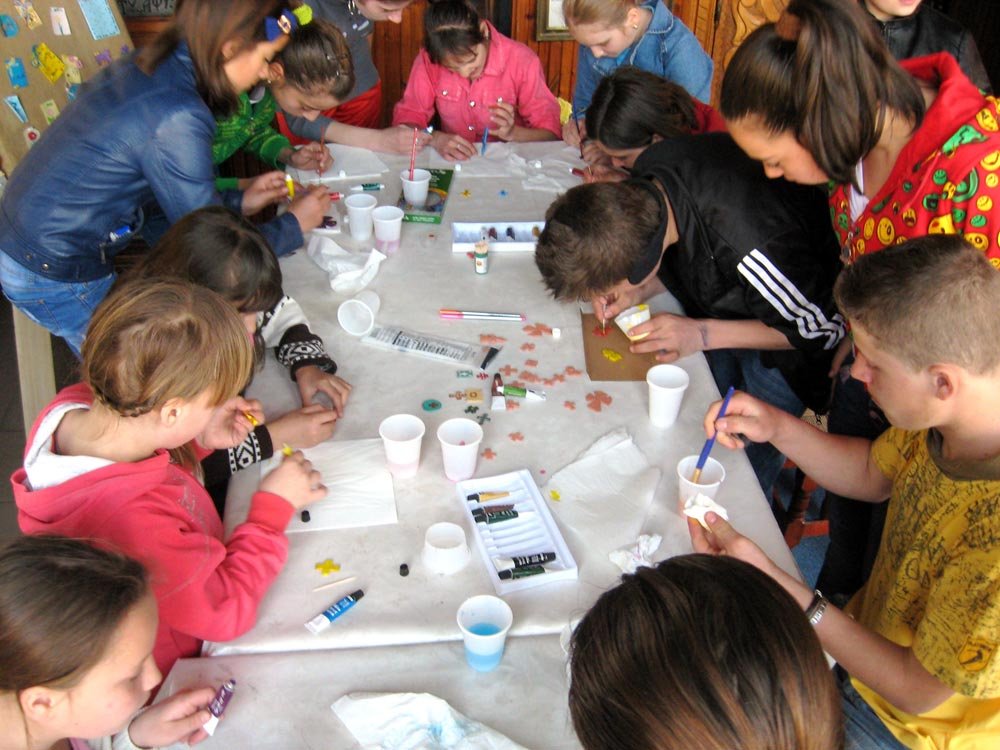 Atelier de creaţie artistic-religioasă “Cruce şi Înviere” la Parohia Teşila I 86430