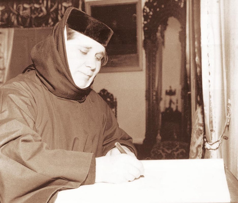 Regina stupului mănăstiresc 86345