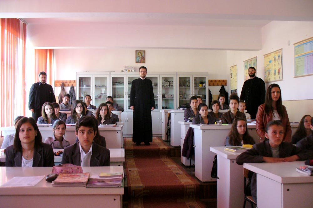 Sesiuni de informare despre Sfinţii Constantin şi Elena în liceele din Urziceni 86343