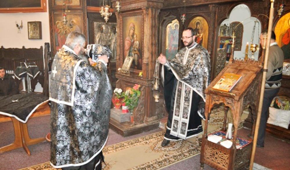 Sunetul clopoţelului îndeamnă la rugăciune şi adâncă tăcere 86340