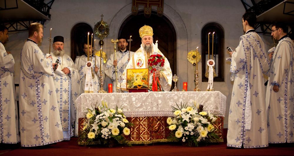 Slujbe arhiereşti în noaptea de Înviere 86207