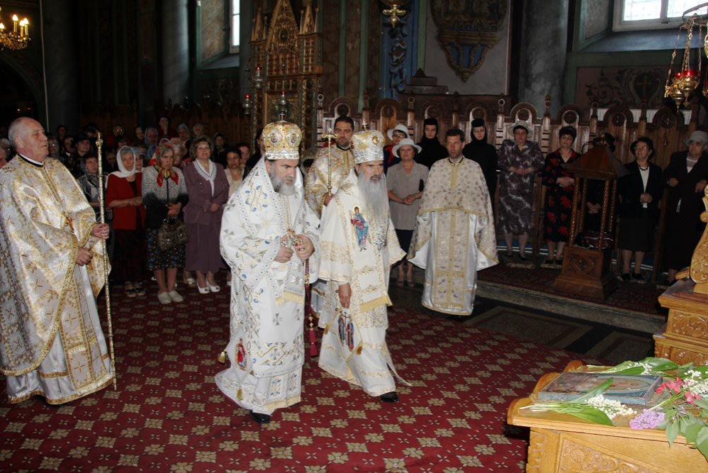 Hram la Biserica „Sfântul Gheorghe“ din Roman 86200