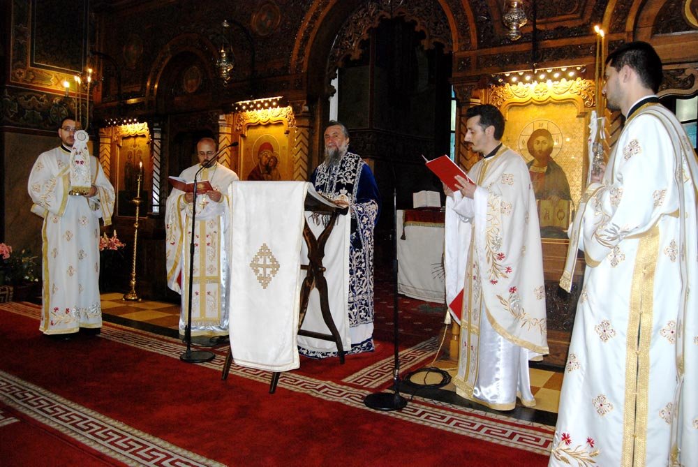 Slujba celei de a Doua Învieri la Catedrala „Madona Dudu“ din Craiova 86192