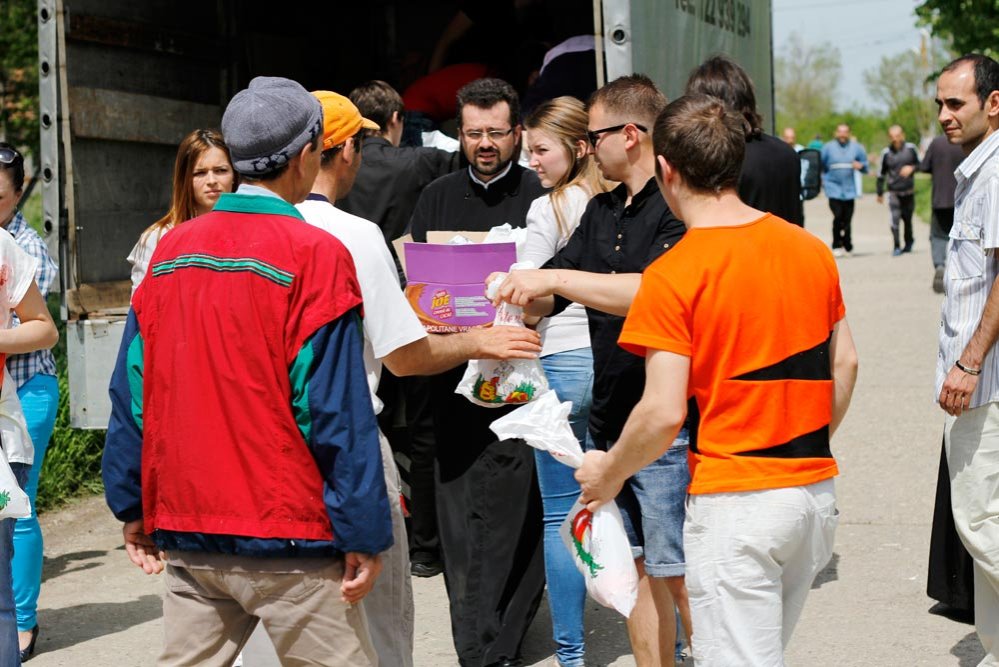 Tinerii au vizitat bolnavii din Spitalul Jebel 86153