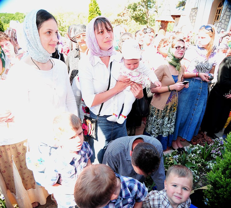 Marea familie de la Mănăstirea Bujoreni 86110