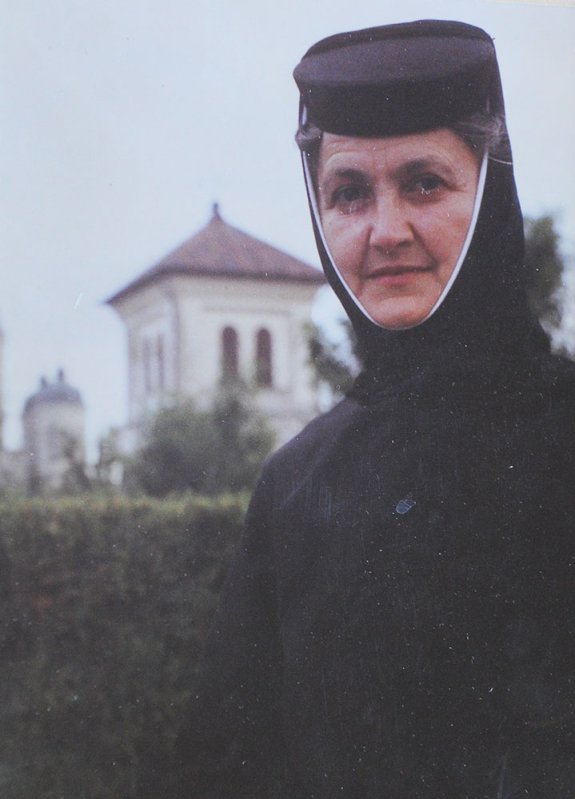 Tulburătoarea poveste a unei călugăriţe luptătoare 86044