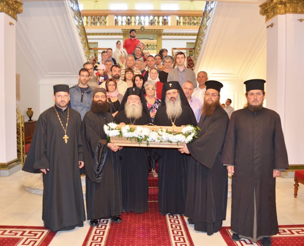 IPS Gavriil s-a închinat la moaştele Sfintei Cuvioase Parascheva 85993