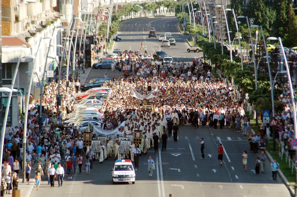 Procesiune impresionantă la Bacău 85941
