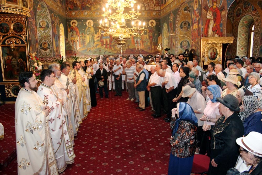 Sărbătoare la o biserică istorică a Galaţiului 85899