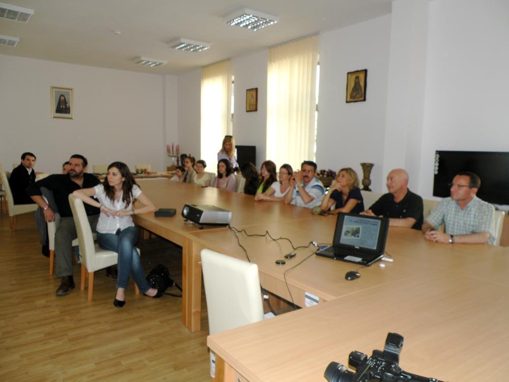 Masă rotundă organizată de Fundaţia „Cuvântul care Zideşte“ 85886