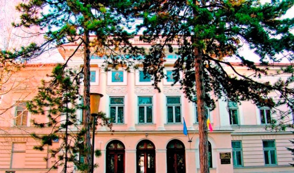 Primii absolvenţi ai Facultăţii de Teologie Ortodoxă din Iaşi se reunesc după 20 de ani 85863