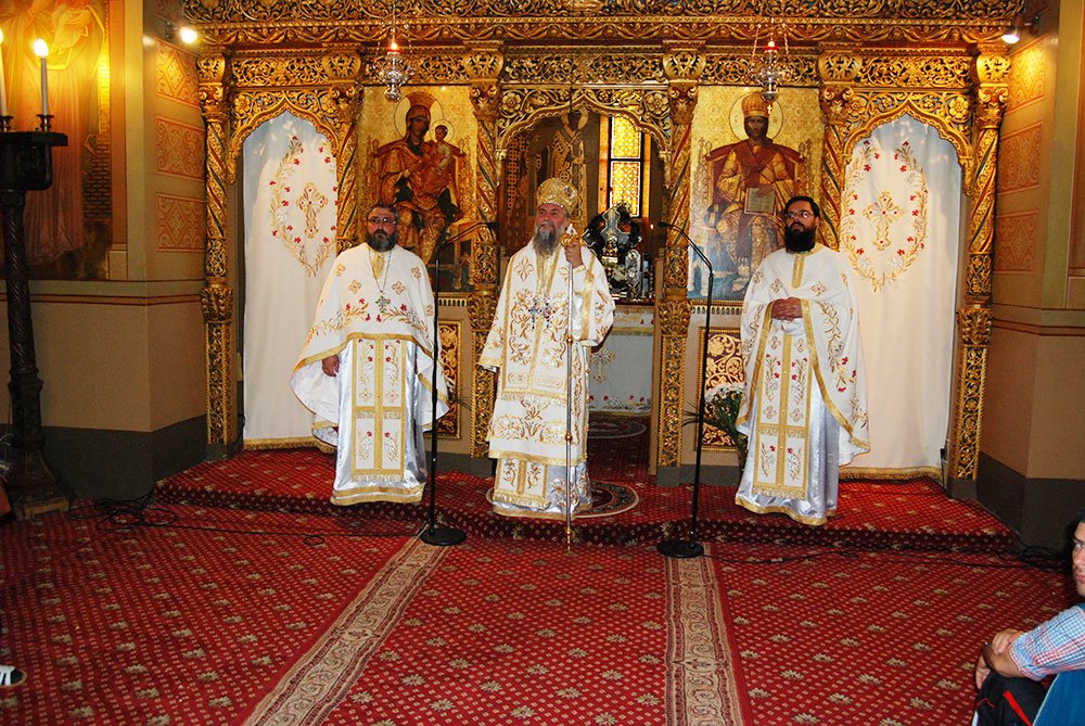 Liturghii arhiereşti la Craiova şi Avrămeşti 85808