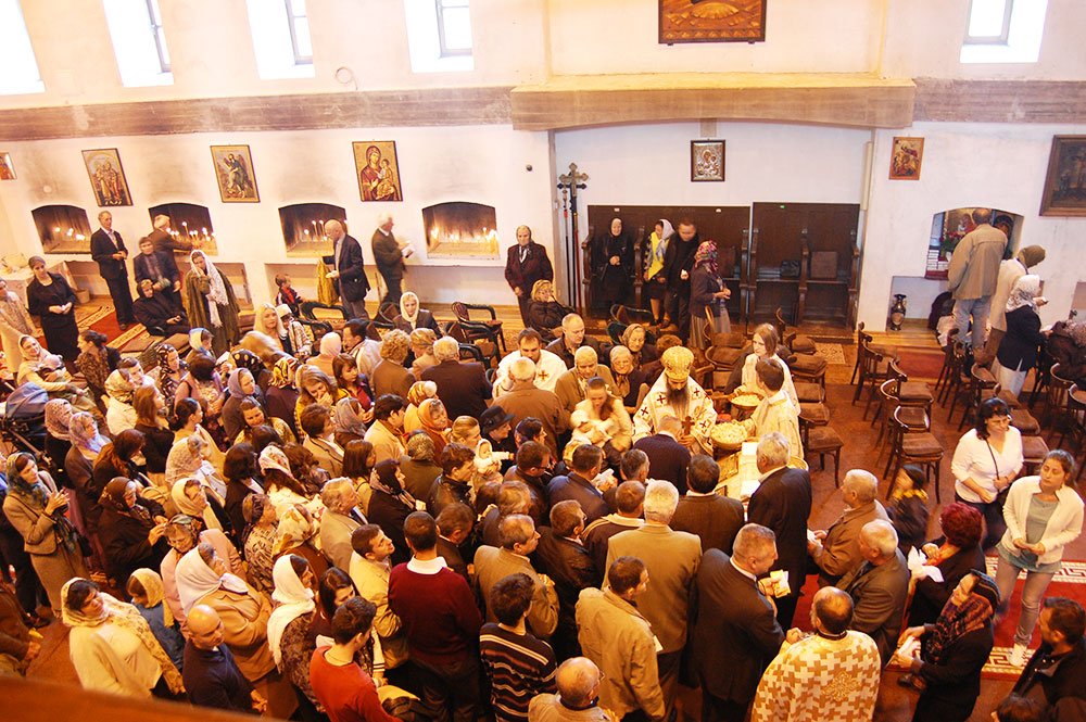 Vizită pastorală în Parohia Dumbrăviţa 85811