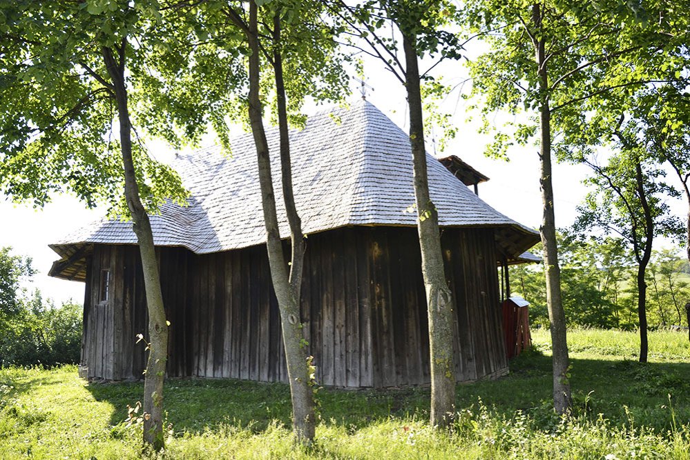 Bisericuţa de lemn, „inima Cerviceştilor“ 85790
