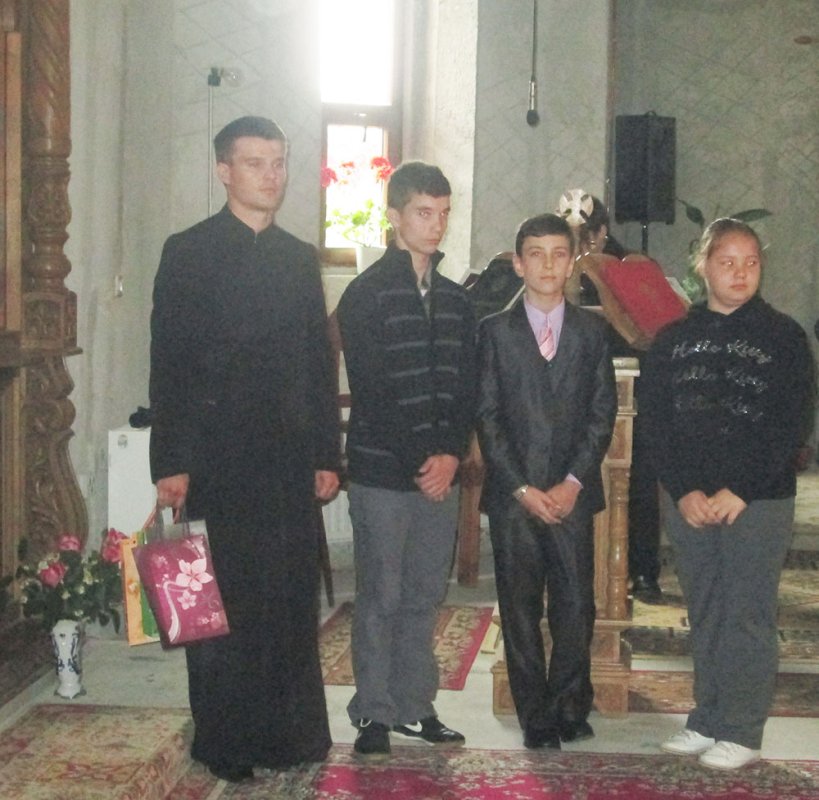 Daruri pentru elevii premianţi din Micălaca Veche 85789